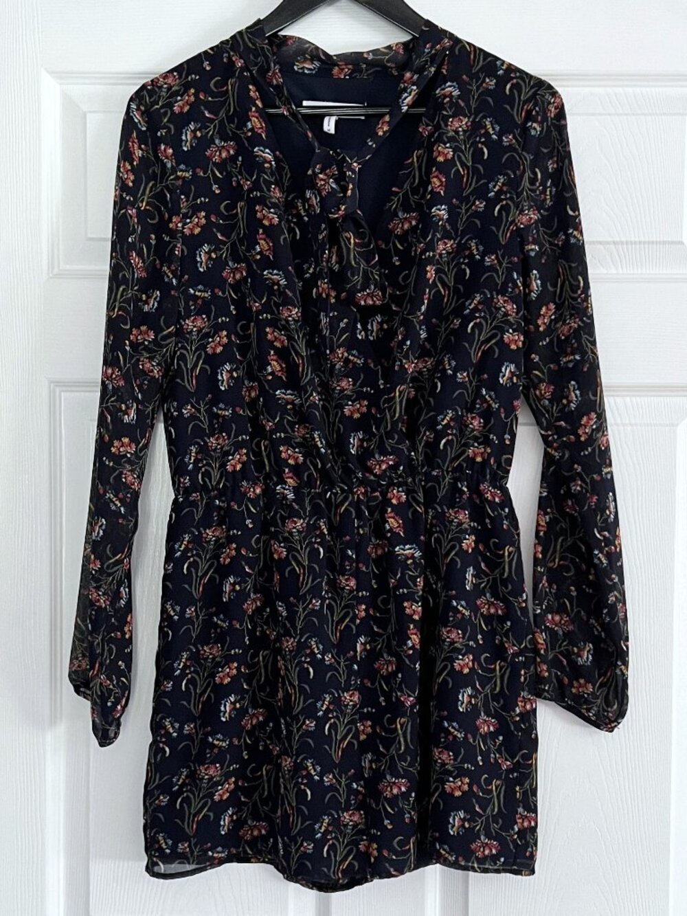 BCBGeneration long sleeve floral prints lined romper size M